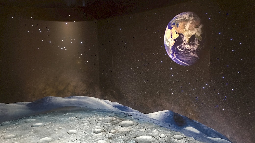 Diorama einer Mondlandschaft